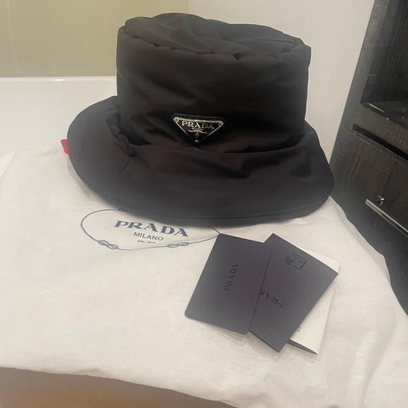 Prada bucket hat - Picture 2 of 5